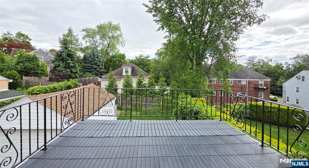 564 Maple Avenue Property Photo 24