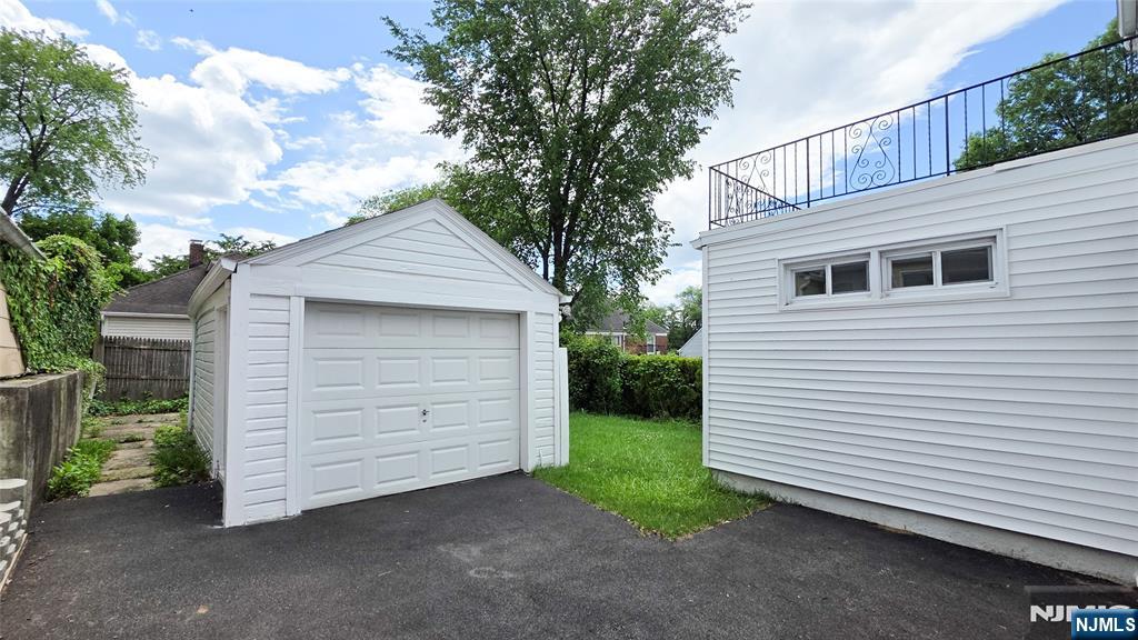 564 Maple Avenue Property Photo 42