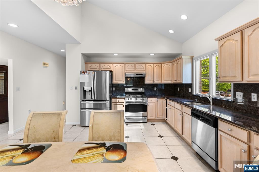 499 Morse Avenue Property Photo 16