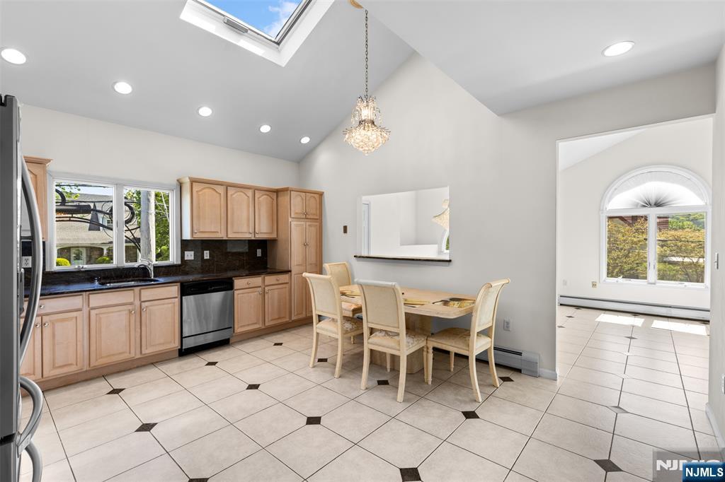 499 Morse Avenue Property Photo 17