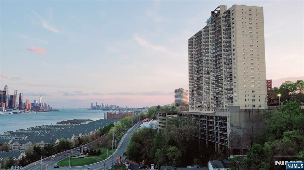 6600 Boulevard E 15f Property Photo 26