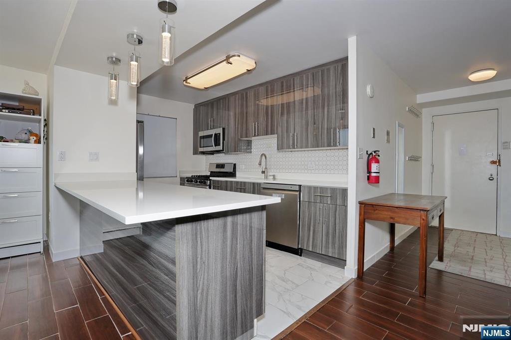 7004 Boulevard E 5l Property Photo 17