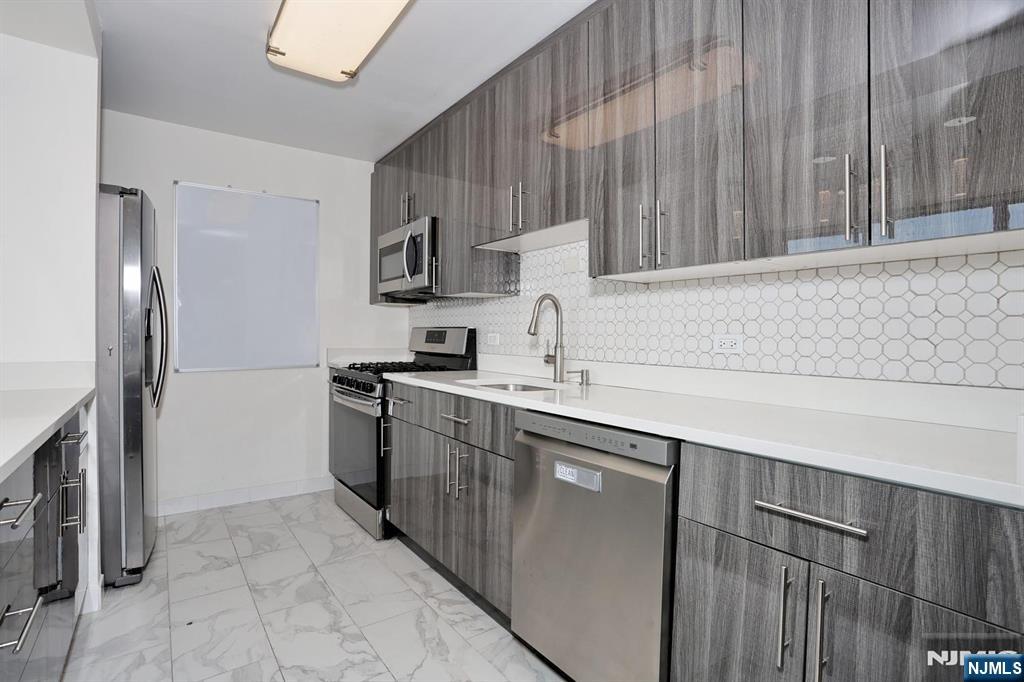 7004 Boulevard E 5l Property Photo 18