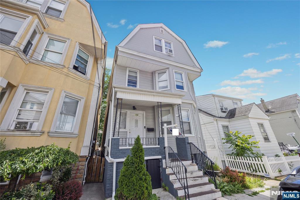 196 Windsor Street Property Photo 2
