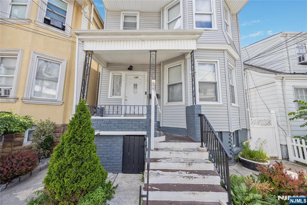 196 Windsor Street Property Photo 3