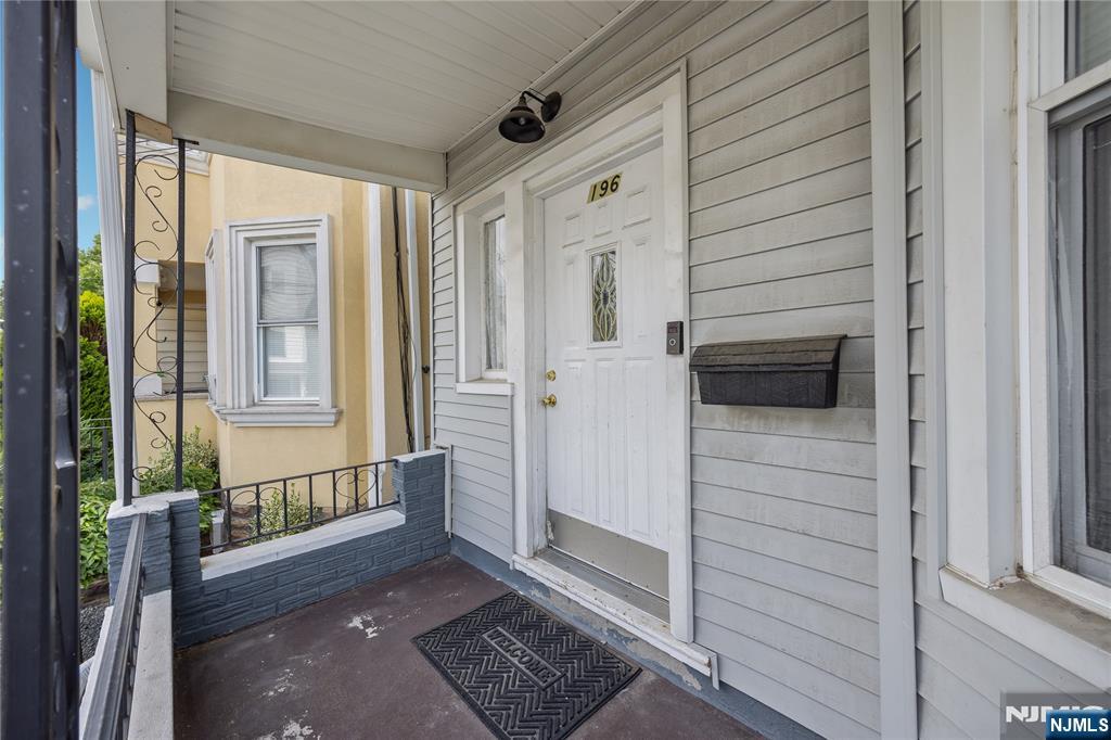 196 Windsor Street Property Photo 4