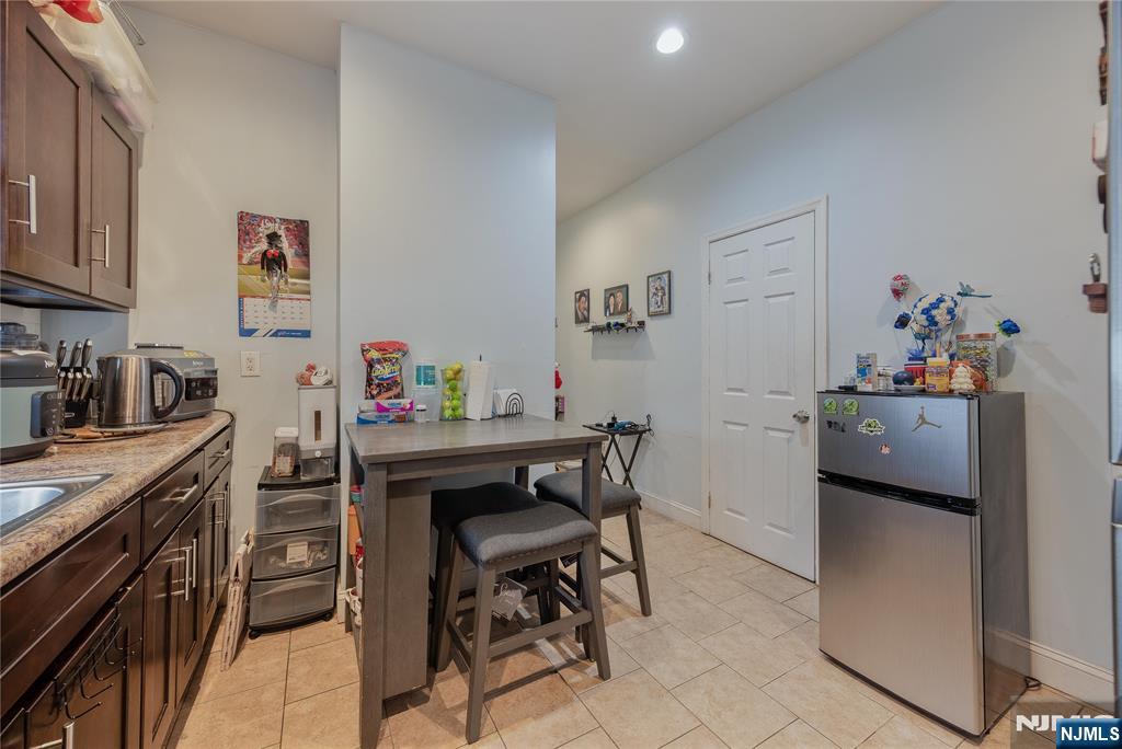 196 Windsor Street Property Photo 10