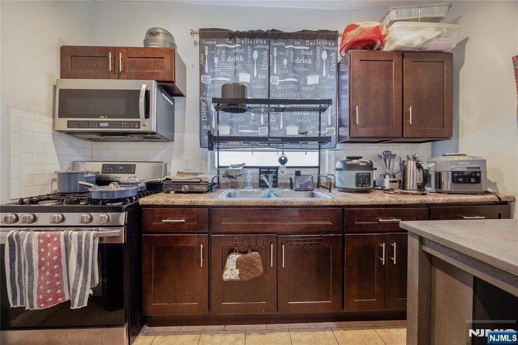 196 Windsor Street Property Photo 11