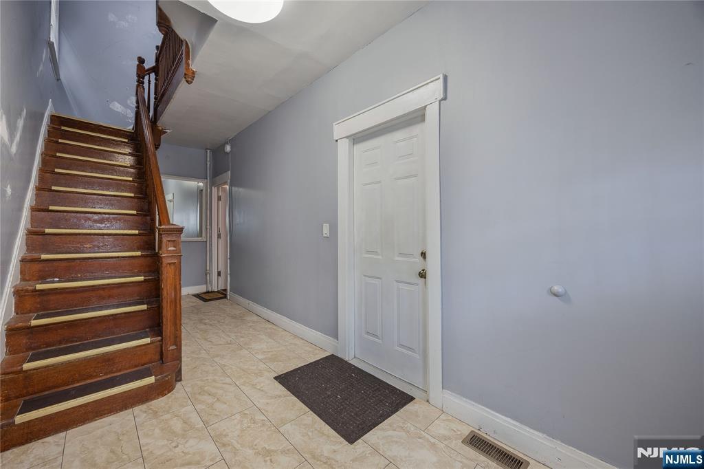 196 Windsor Street Property Photo 14