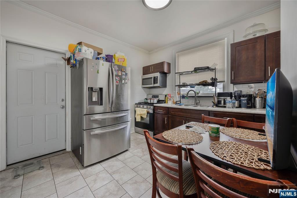196 Windsor Street Property Photo 23