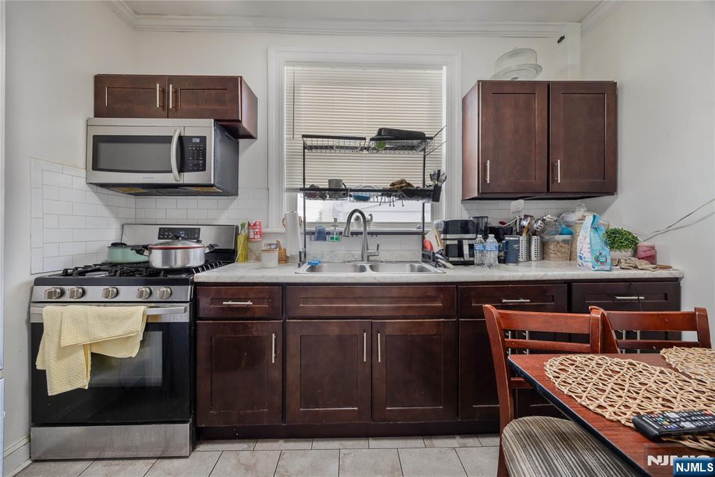 196 Windsor Street Property Photo 24