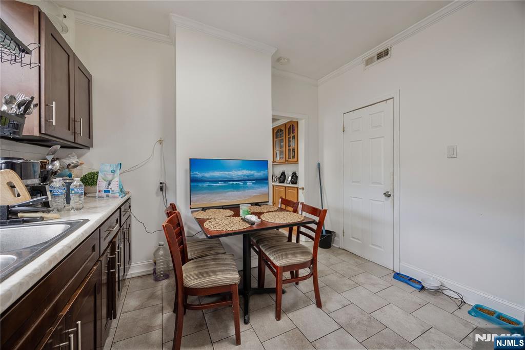 196 Windsor Street Property Photo 25