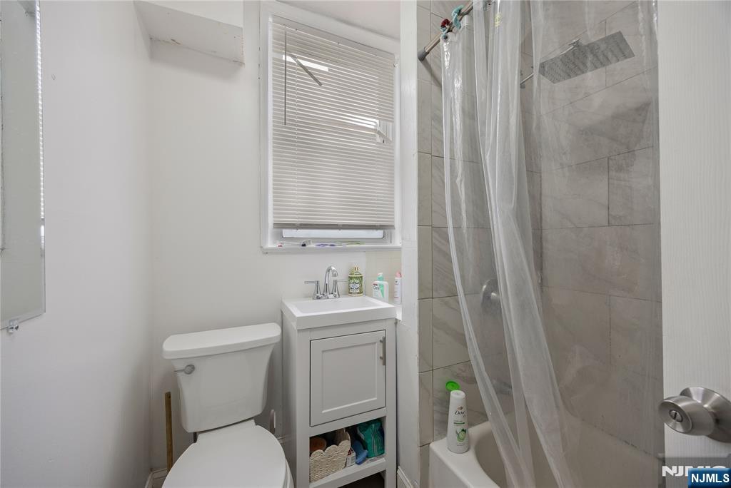 196 Windsor Street Property Photo 27