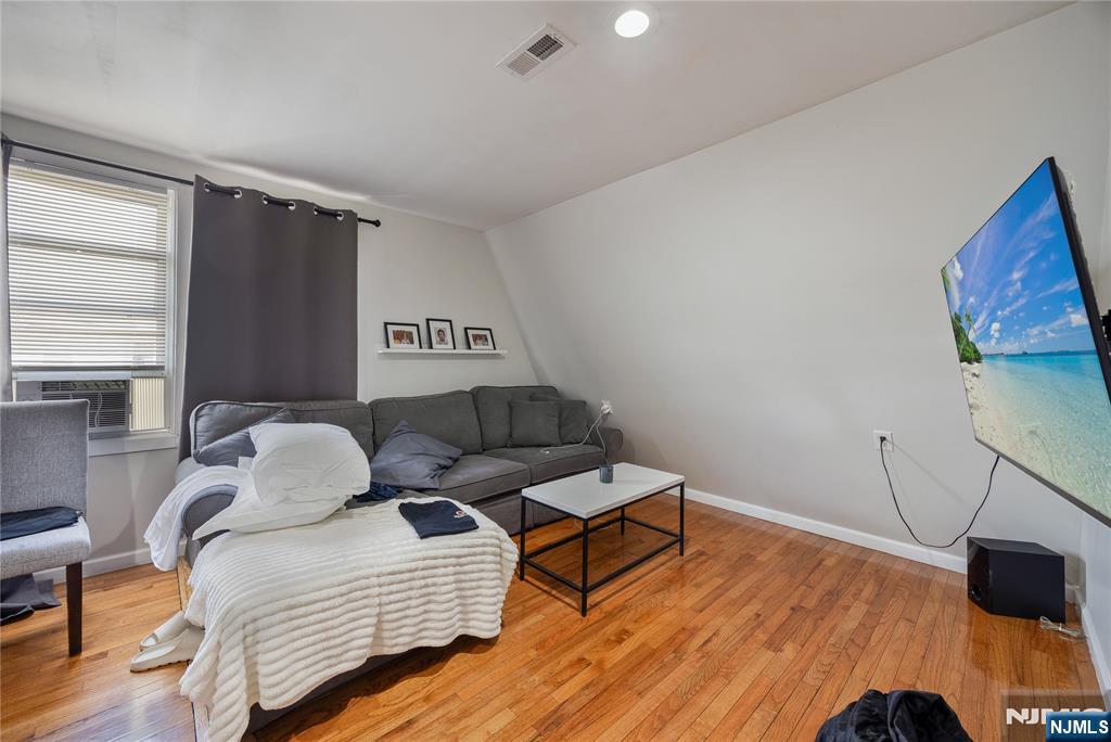 196 Windsor Street Property Photo 32