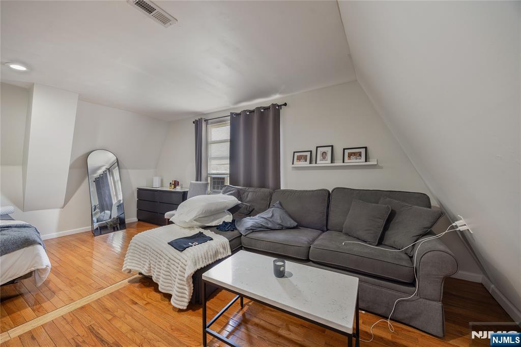 196 Windsor Street Property Photo 33