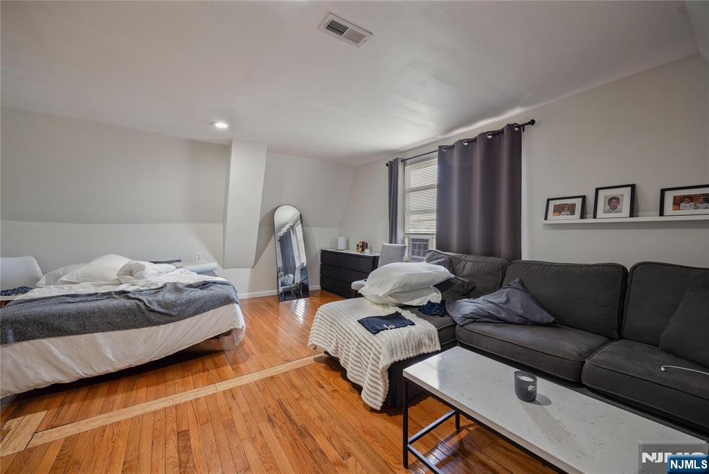 196 Windsor Street Property Photo 34