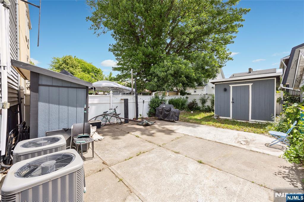 196 Windsor Street Property Photo 37