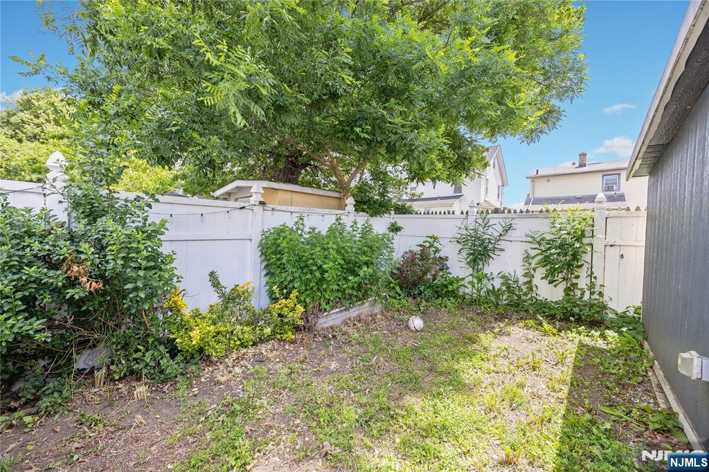 196 Windsor Street Property Photo 38