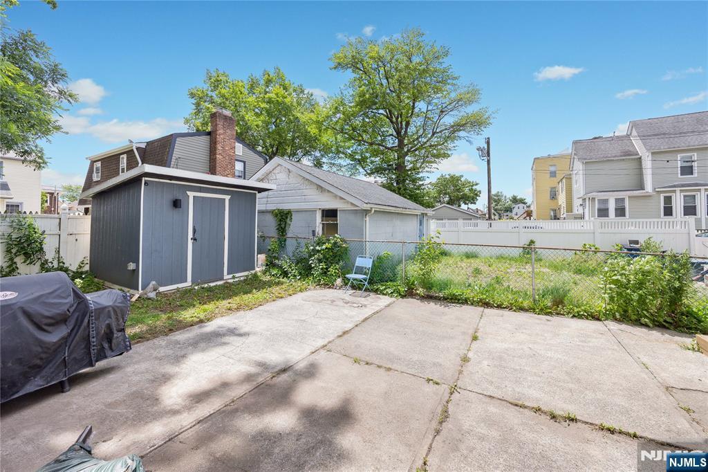 196 Windsor Street Property Photo 40