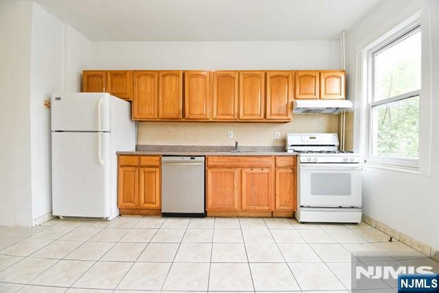 243 Washington Place 1st Floor Property Photo 1
