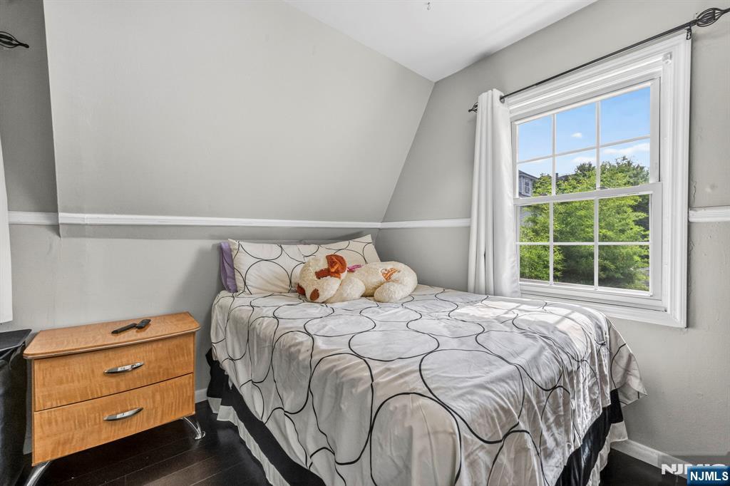 509-511 Ridge Street Property Photo 27