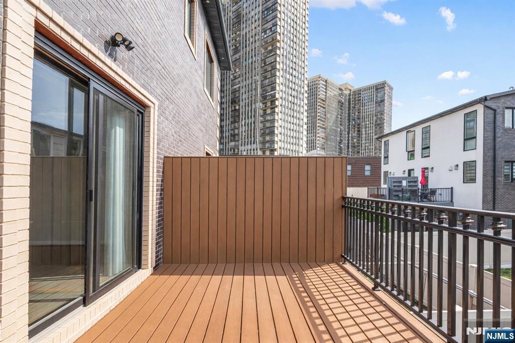6 Marion Avenue B Property Photo 28
