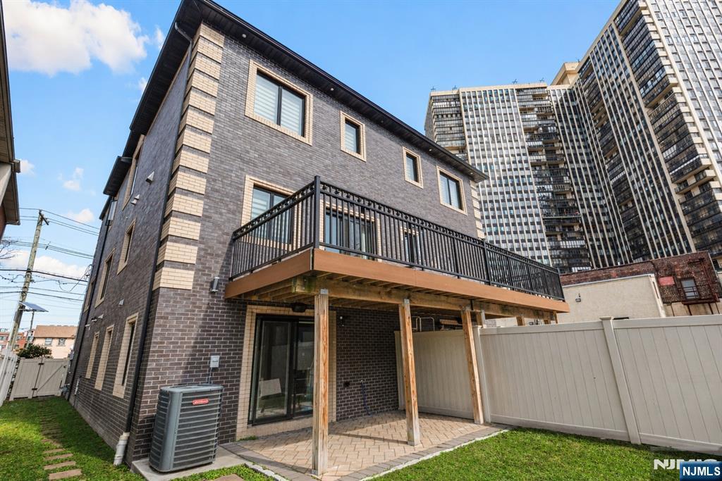 6 Marion Avenue B Property Photo 31