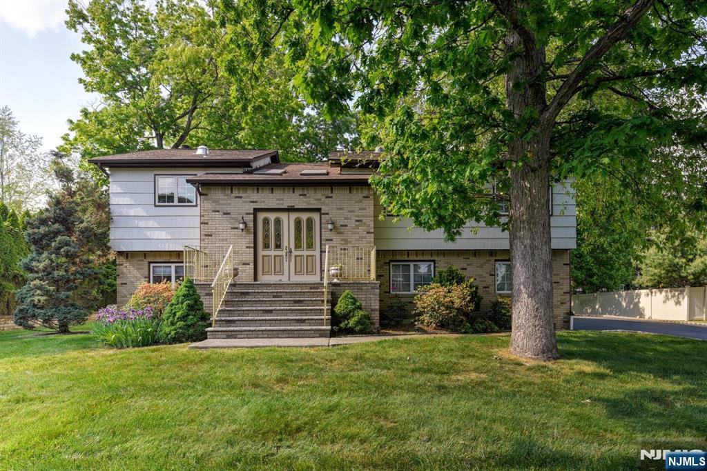 11 Yellow Brick Road Property Photo 1