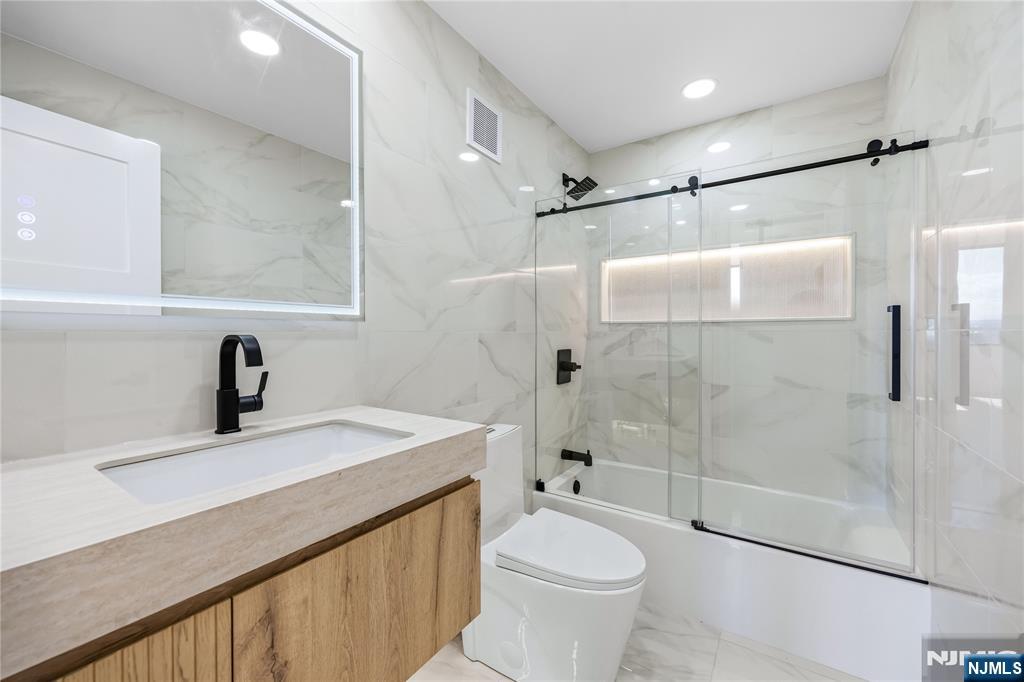 300 Winston 2617 Property Photo 14