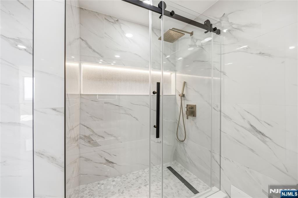 300 Winston 2617 Property Photo 21