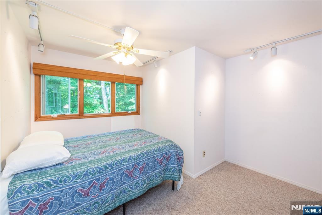 6 Mohawk Trail Property Photo 12