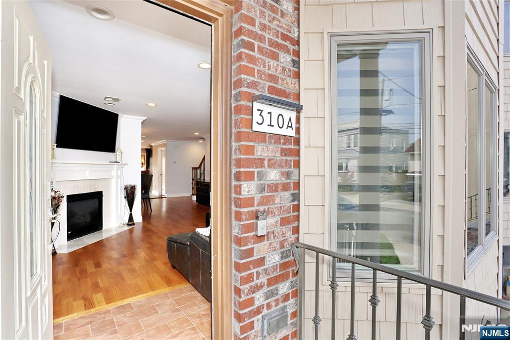 310 6th Street A Property Photo 2