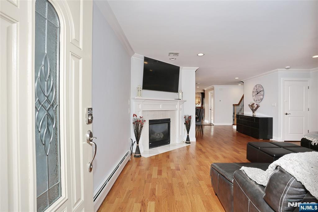 310 6th Street A Property Photo 3