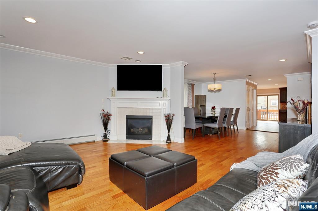310 6th Street A Property Photo 6