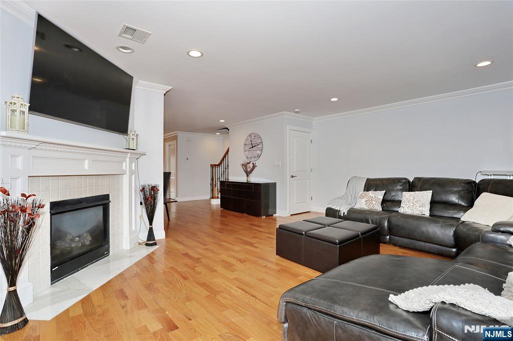 310 6th Street A Property Photo 7