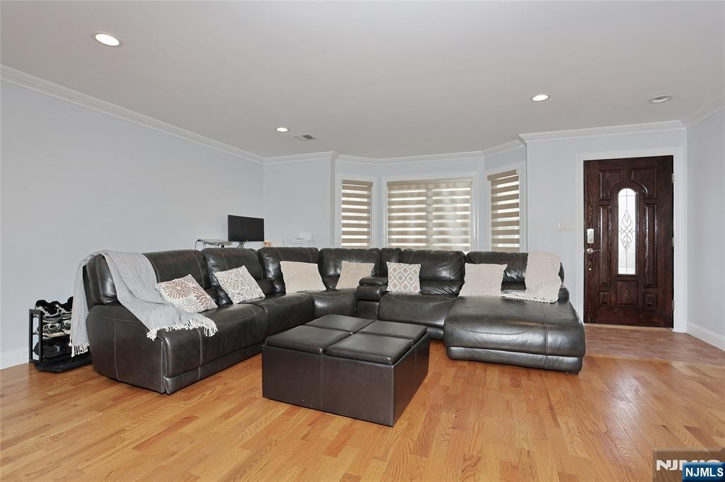 310 6th Street A Property Photo 8