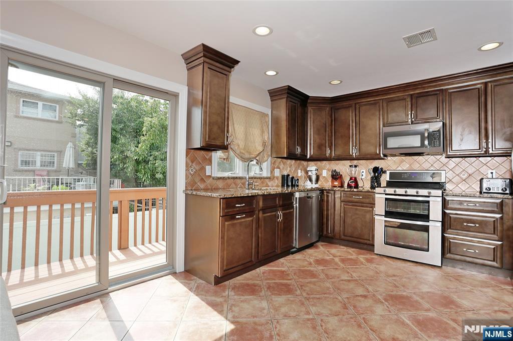 310 6th Street A Property Photo 15