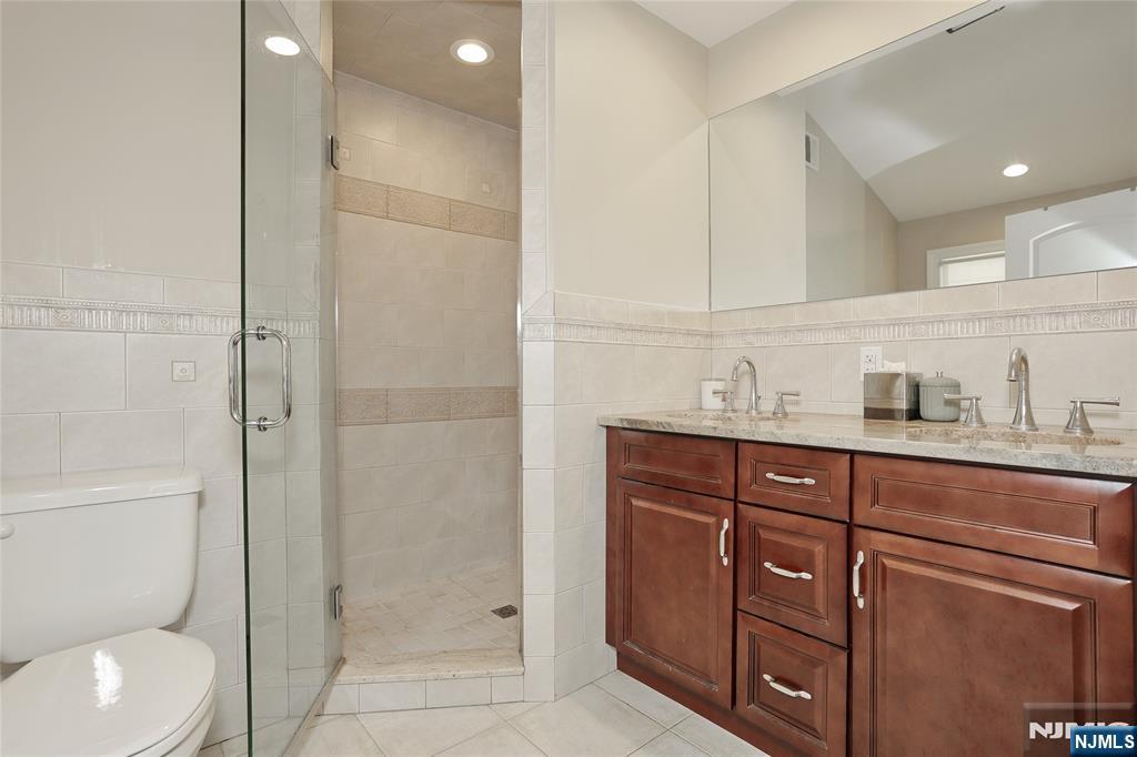 310 6th Street A Property Photo 23