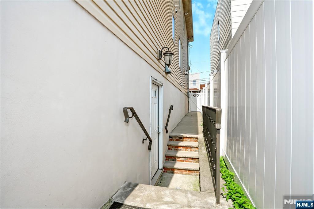 310 6th Street A Property Photo 43