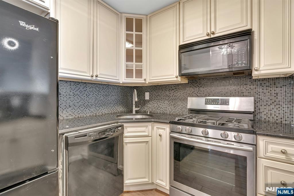 2000 Linwood Avenue 9e Property Photo 6