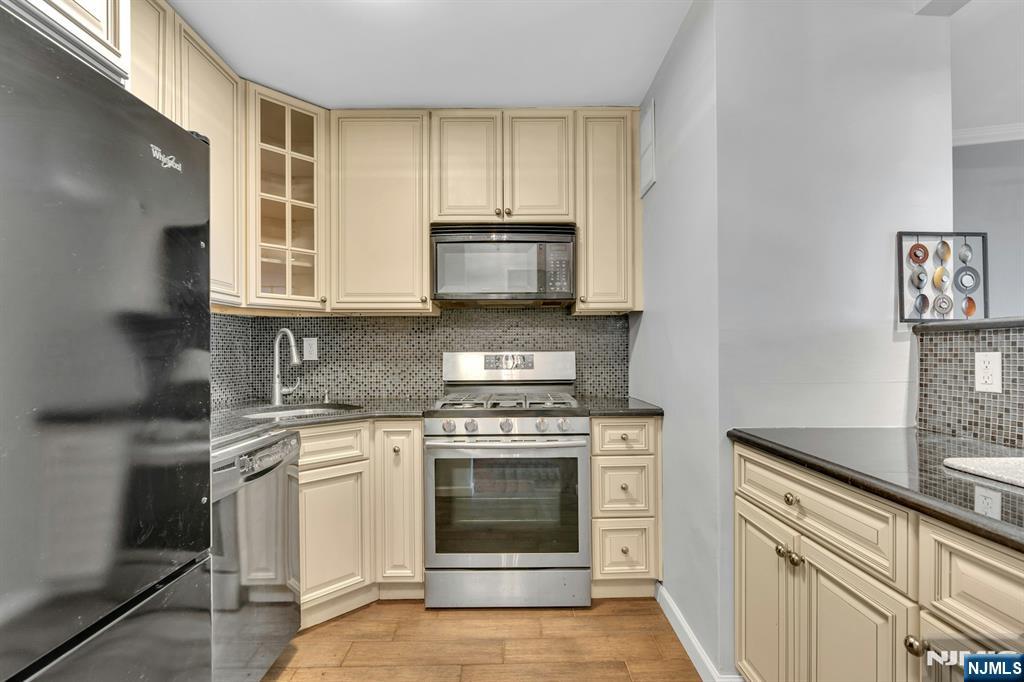 2000 Linwood Avenue 9e Property Photo 7