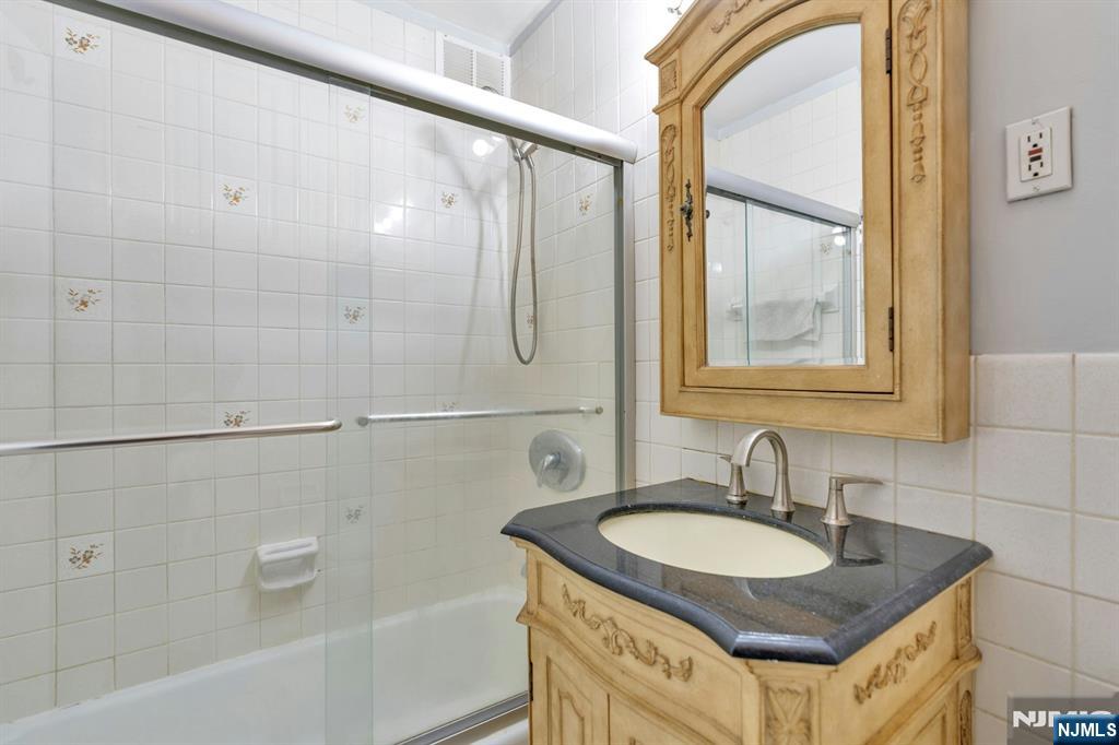 2000 Linwood Avenue 9e Property Photo 9