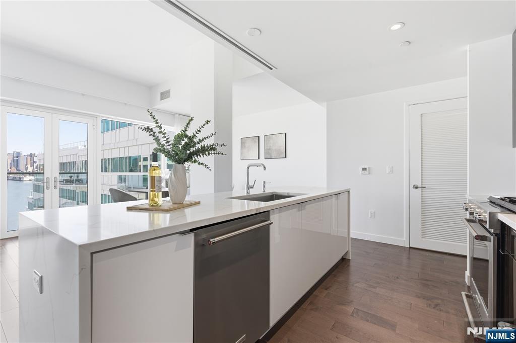 800 Ave At Port Imperial Boulevard 1010 Property Photo 19