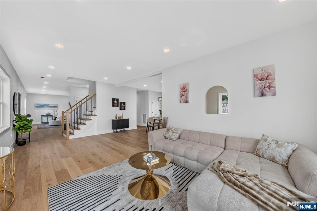 125 Cedarhurst Avenue Property Photo 6