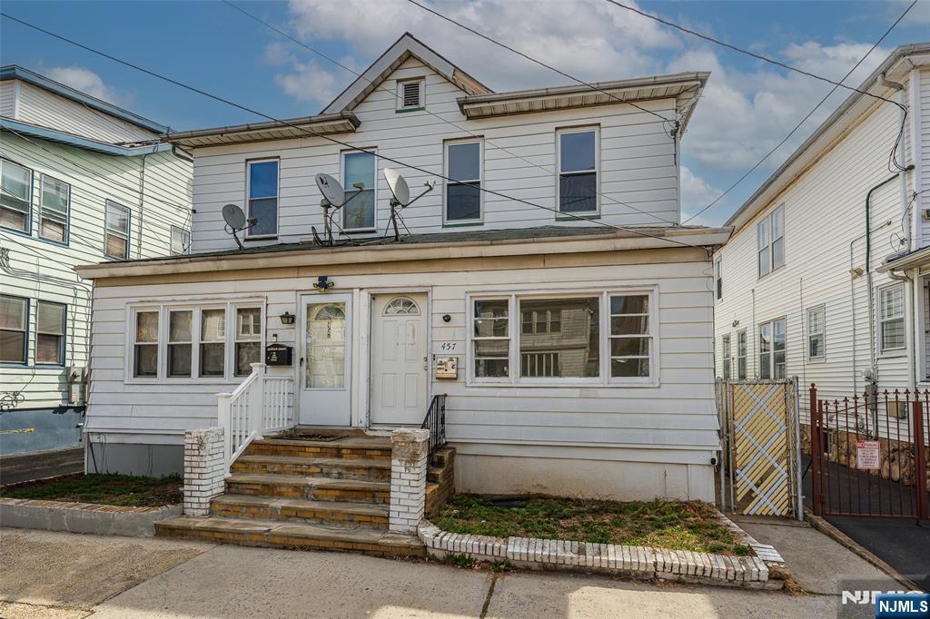 457 7th Property Photo 1