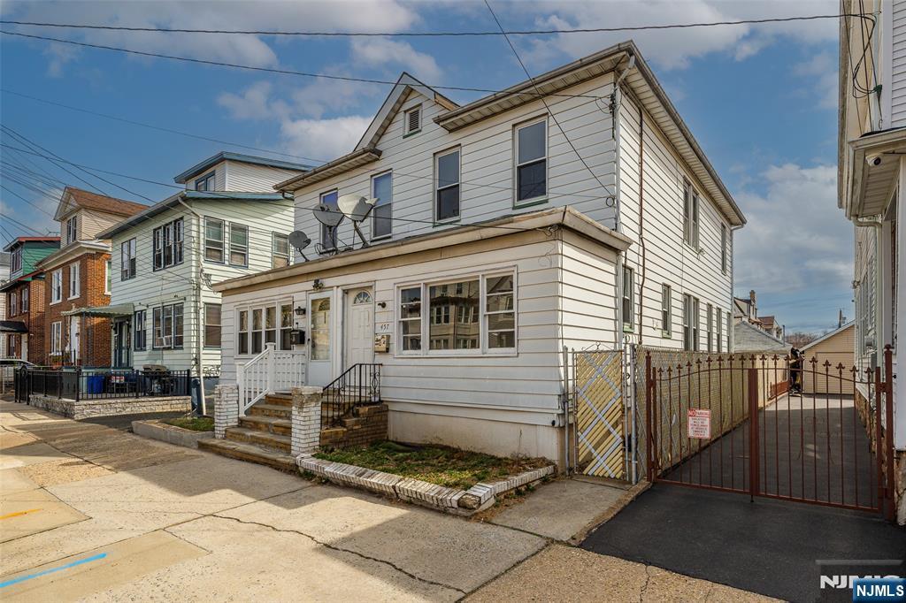 457 7th Property Photo 2