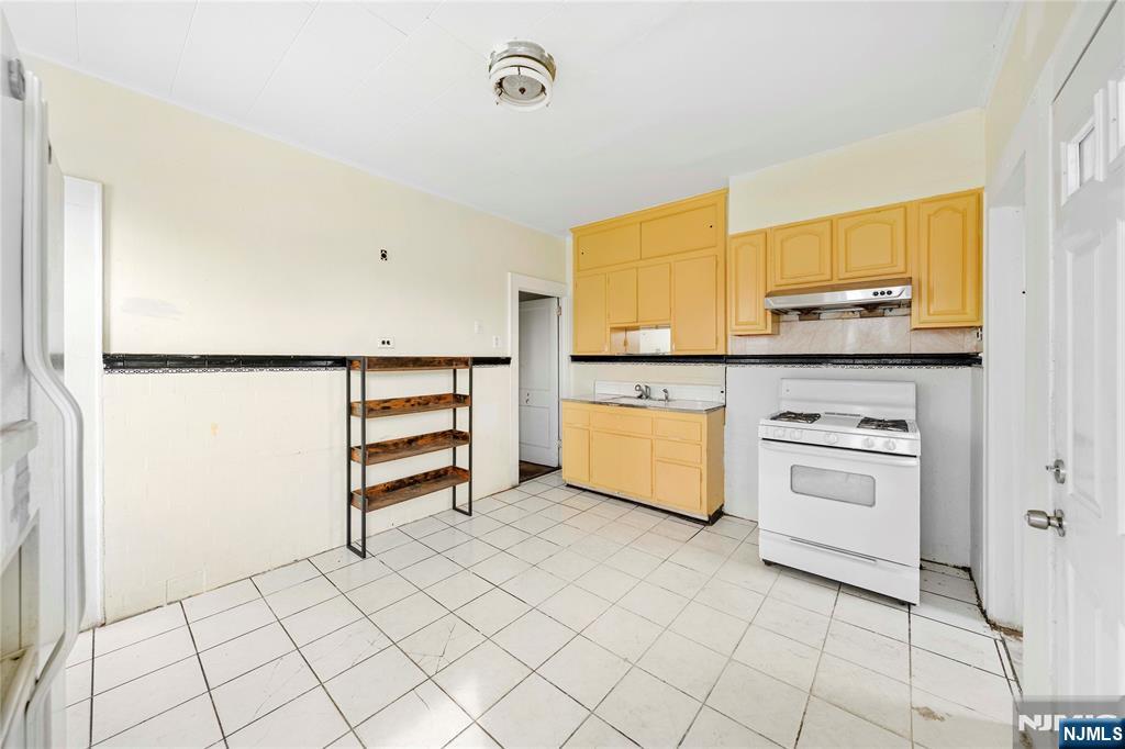 457 7th Property Photo 5