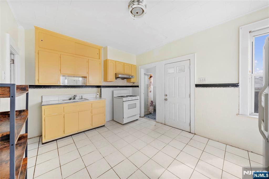 457 7th Property Photo 7