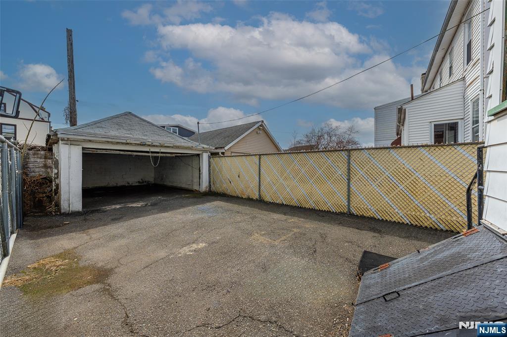 457 7th Property Photo 14