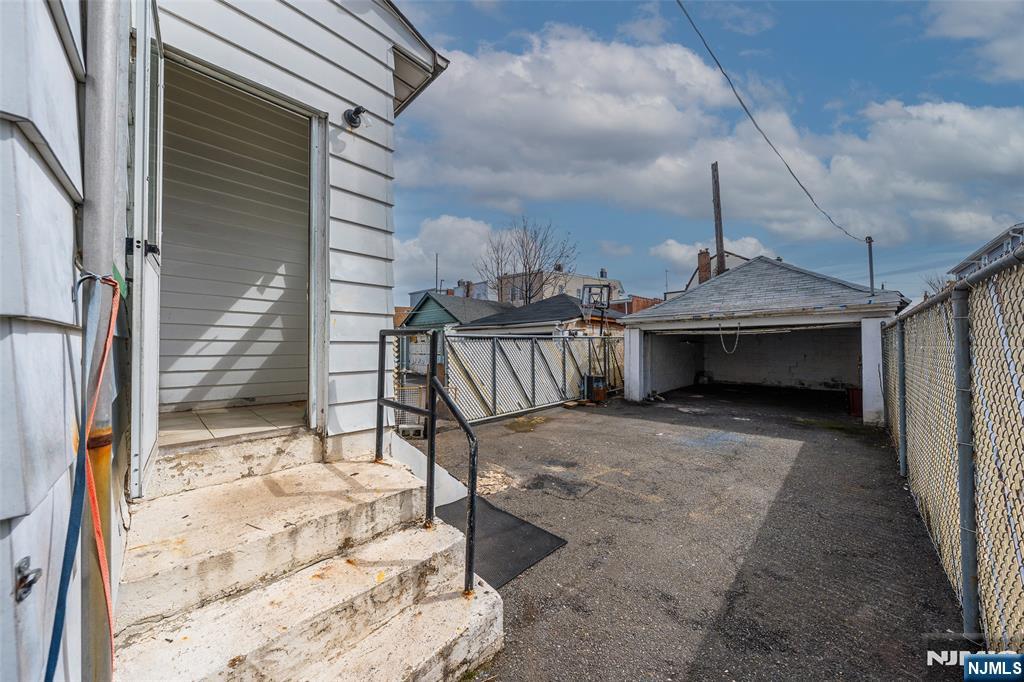 457 7th Property Photo 16